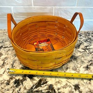 1999 Longaberger Darning Basket